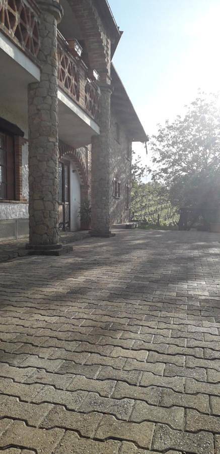 Casa vacanza per 3 persone, con Balcone e Terrazza nonché Giardino a Canelli (Comune)