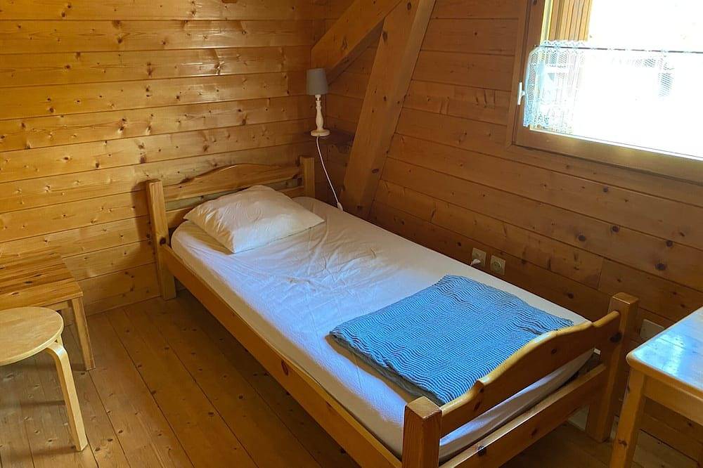 Chalet \"4p Simple - La Gélinotte\": Mountain View, Private Terrace & Wi-Fi in Verchaix, Bonneville region