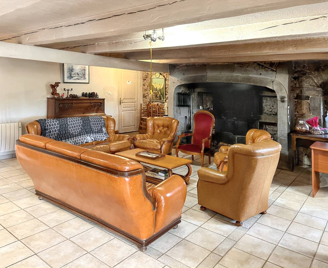 Maison de campagne spacieuse à Chastreix avec cheminée in Chastreix, Parc naturel régional des Volcans d'Auvergne
