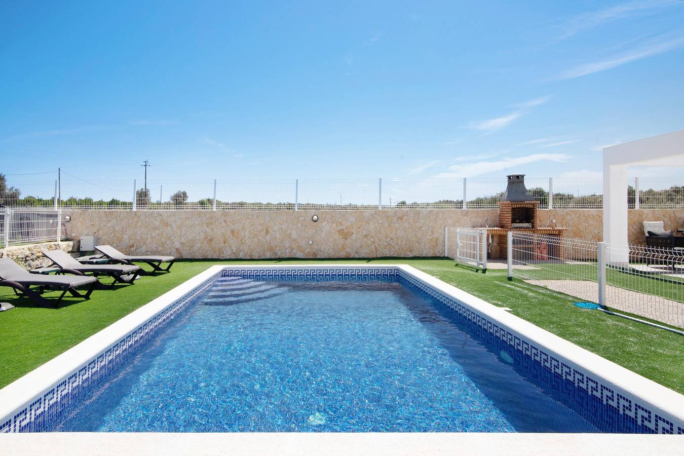 Casa de Férias 'Villa Flora' com Vista para a Montanha, Wi-Fi e Ar Condicionado in Algoz, Distrito de Faro