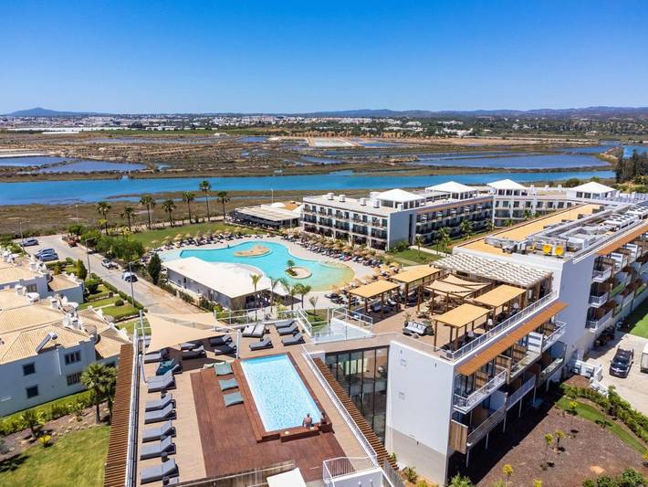 Hôtel pour 2 personnes, avec piscine et jardin ainsi que jacuzzi et sauna