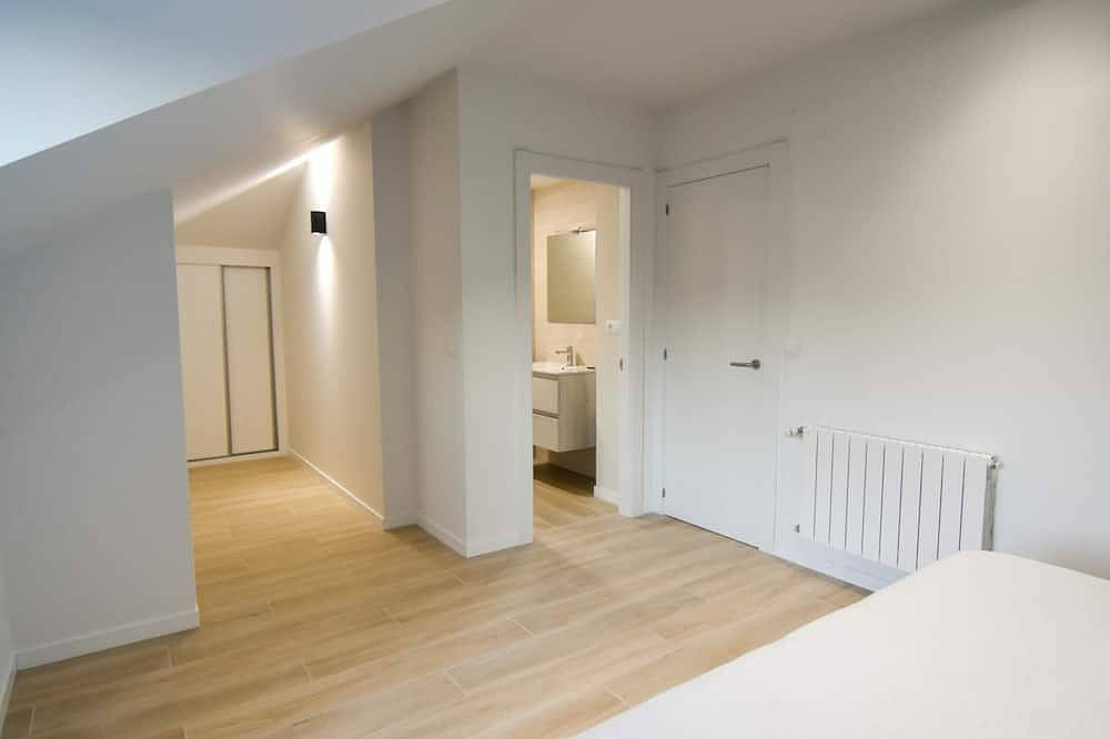 Apartamento entero, Ático de ensueño con piscina, mini golf y parque infantil a minutos de la playa in Loredo, Ribamontán al Mar