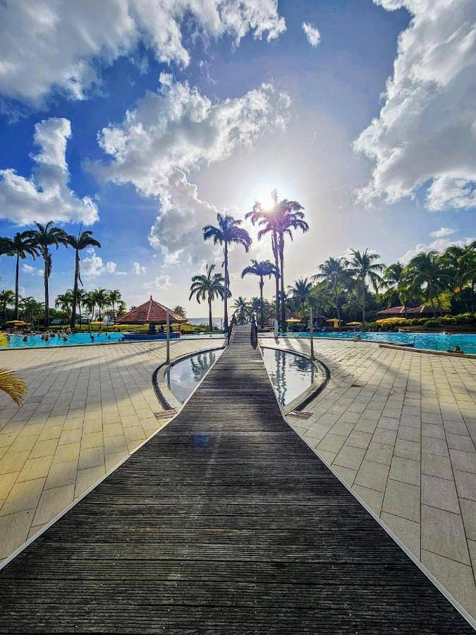 Hôtel pour 6 personnes, avec bassin pour enfant et vue ainsi que piscine et jardin