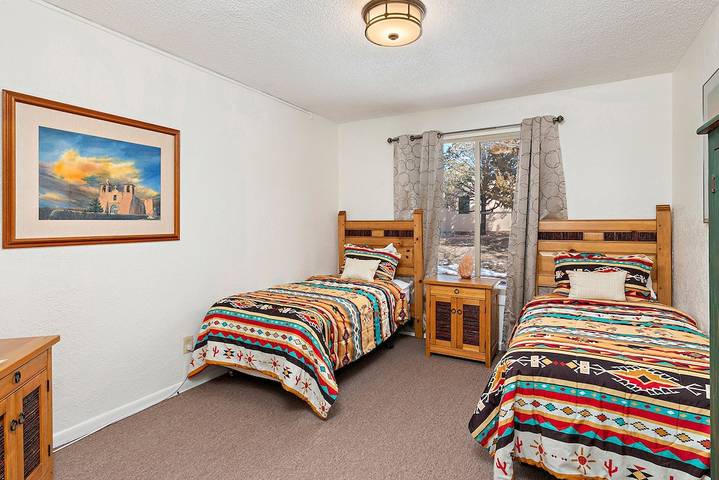 Hotel for 6 people, with pool and hot tub in Santa Fe