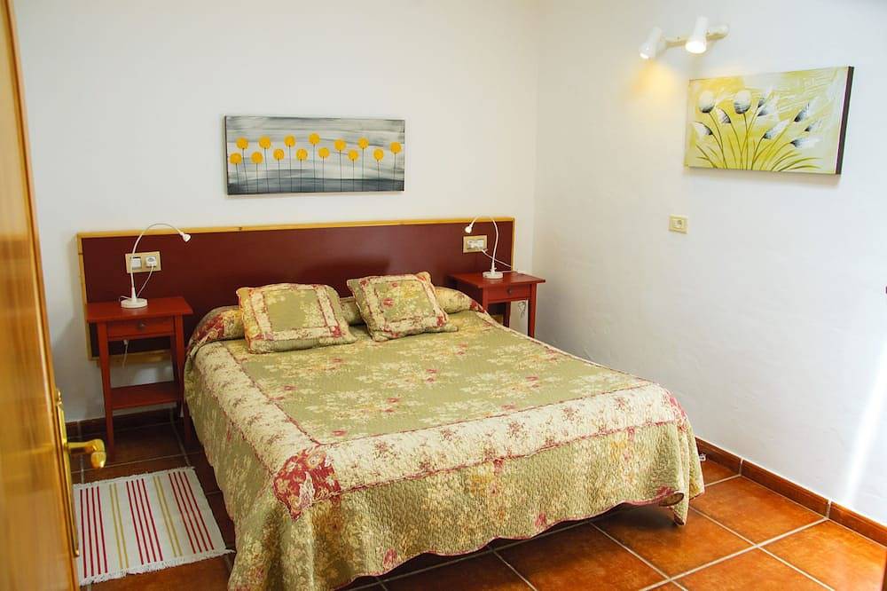 Apartamento con jardín privado, piscina climatizada comunitaria, Tv Satélite in Tahiche, Teguise