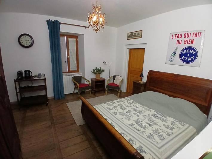 Location de vacances pour 2 personnes, avec vue ainsi que jardin et terrasse dans Château de Castelnau-Bretenoux - 3