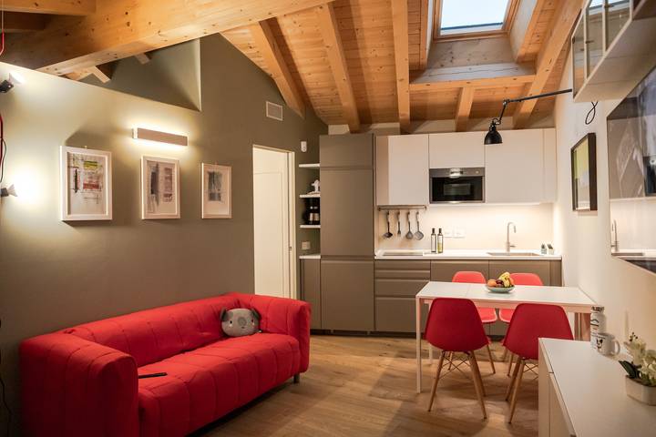 Ganze Wohnung, Apartment 'Flat 2' mit Wlan in San Felice del Benaco, Gardasee-Berge