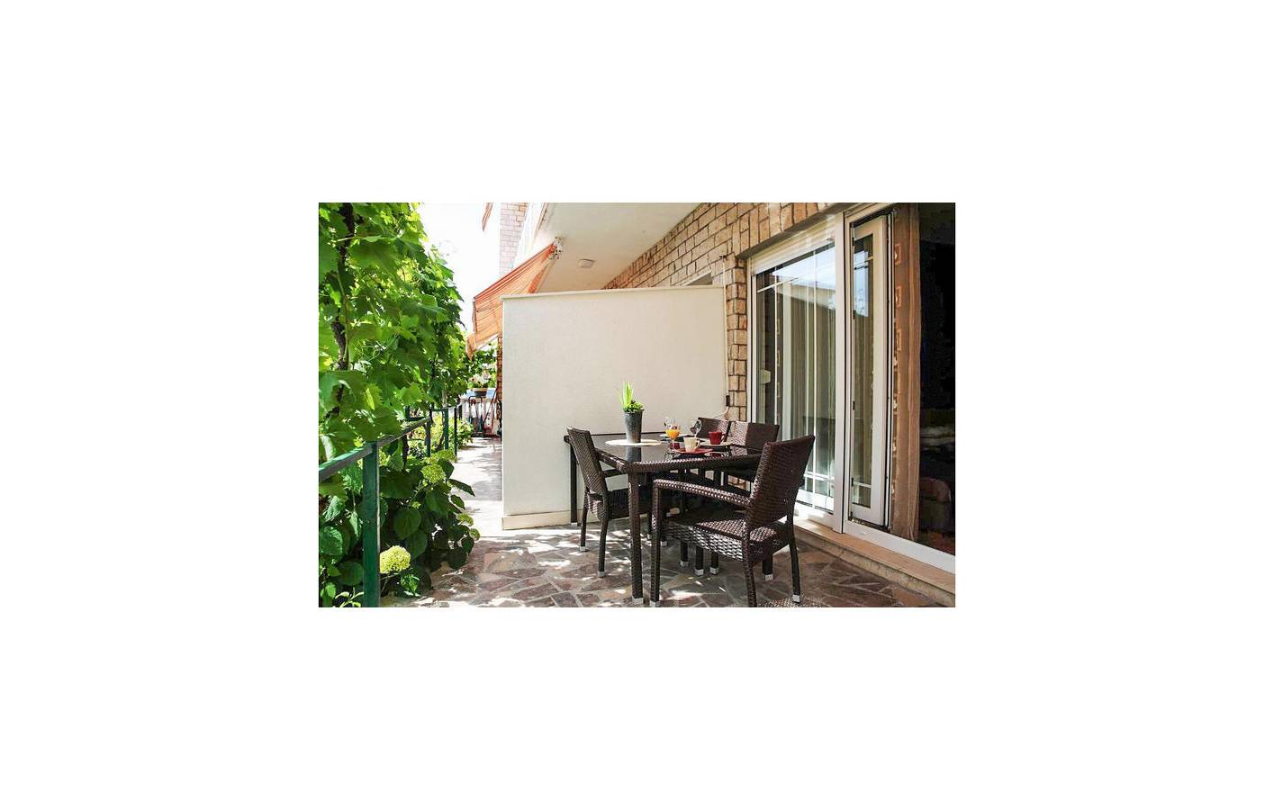 Ganze Ferienwohnung, Gemütliche 1-Zimmer-Wohnung in Strandnähe mit Terrasse und Annehmlichkeiten in Vodice, Šibenik-Knin