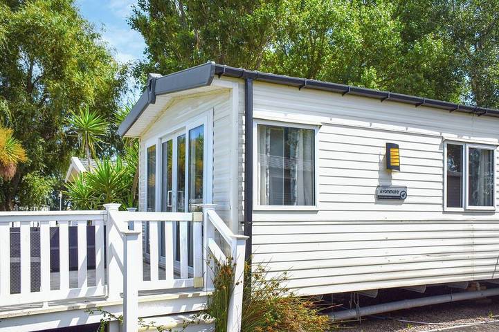 Log cabin for 6 people, with pool and garden in Dunster