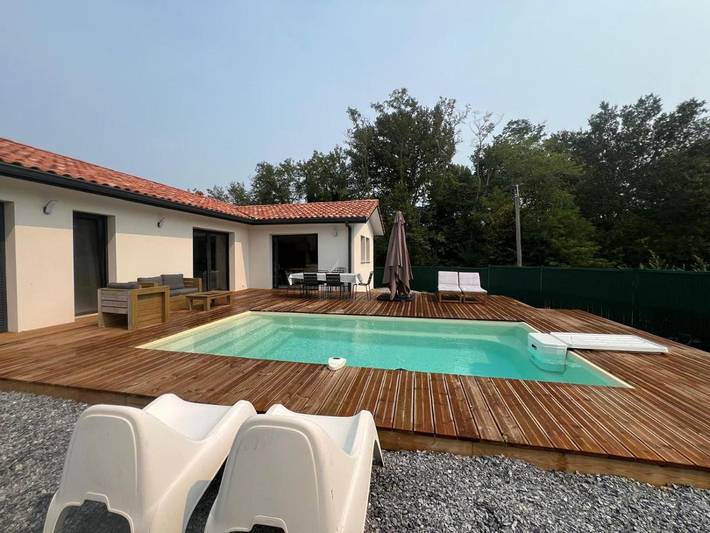 Villa pour 10 personnes, avec piscine ainsi que jardin et vue
