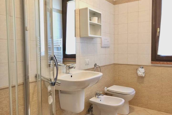 Appartamento intero, Accogliente appartamento bilocale Jolly situato a pochi passi dal lago. in Colombare, Sirmione