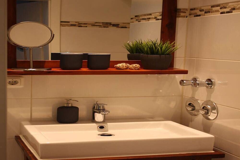 Apartamento entero, Apartment-Ensuite with Shower-Terrace near Bayerischer in Leipzig Mitte, Leipzig