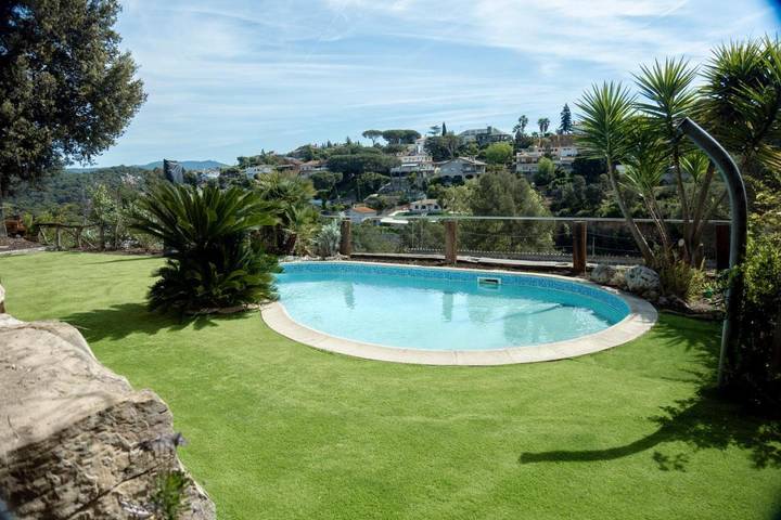 Casa de vacaciones para 4 personas, con jardín además de piscina y vistas - 1