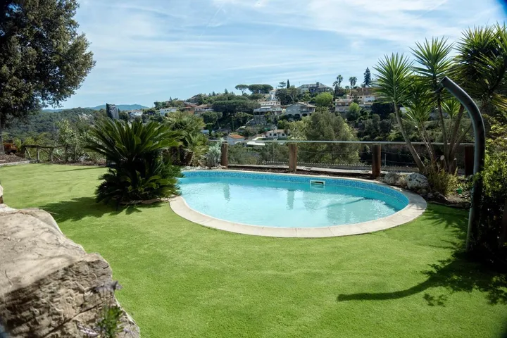 Ferienhaus für 4 Personen, mit Pool und Ausblick sowie Garten - 1
