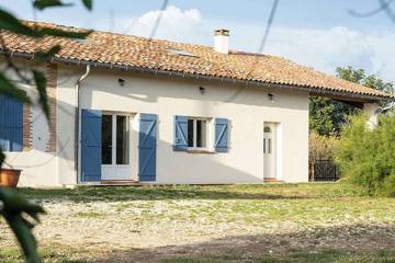 Gîte pour 11 personnes, avec terrasse et jardin à Brignemont
