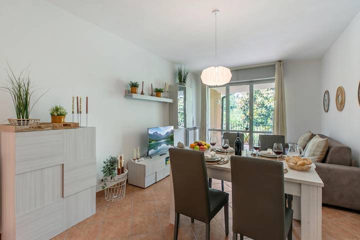 Gîte pour 4 personnes, avec balcon, adapté aux familles dans Ispra