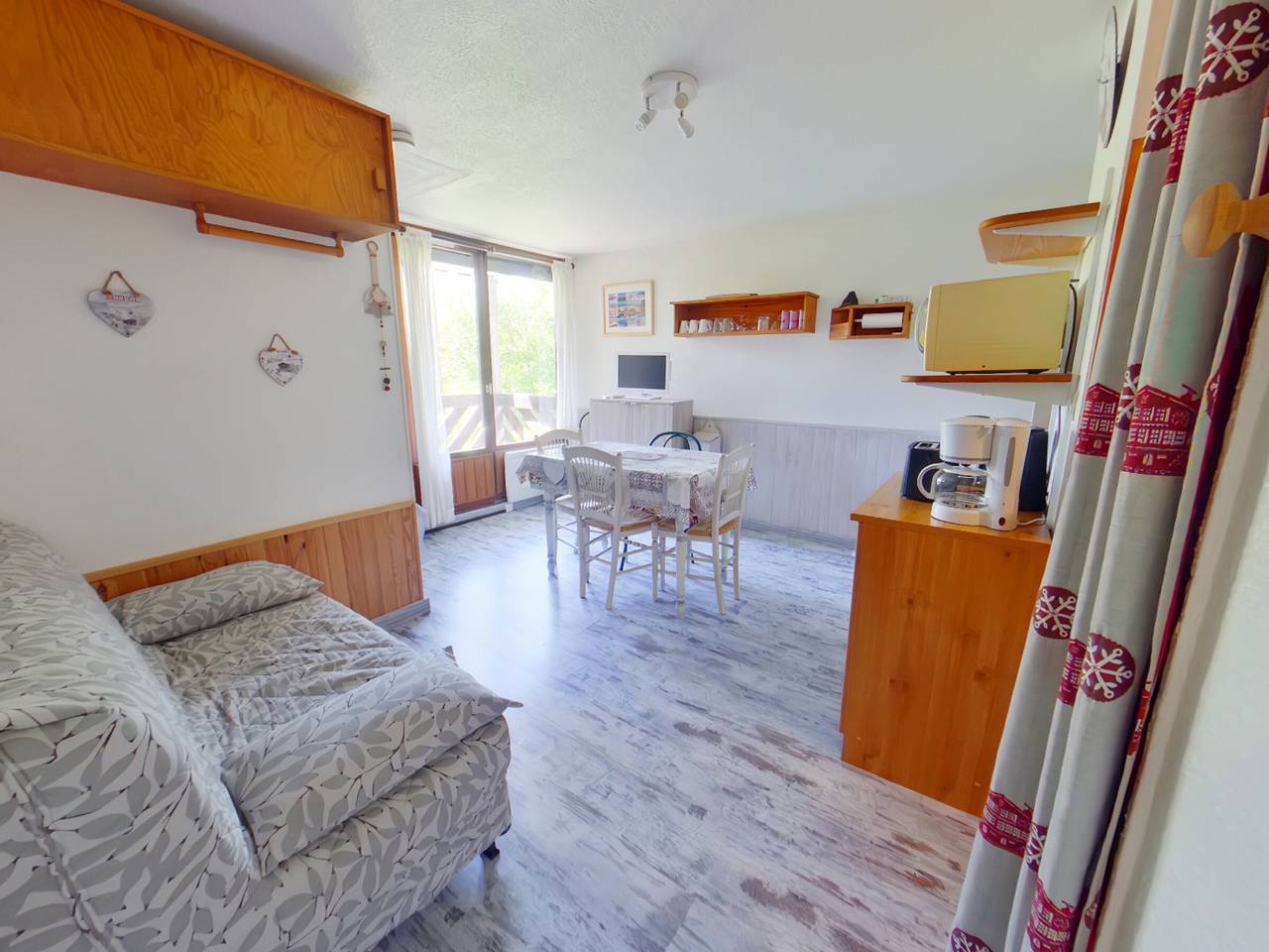 Appartement entier, Studio lumineux avec loggia et parking aux Rousses in Les Rousses, Parc naturel régional du Haut-Jura