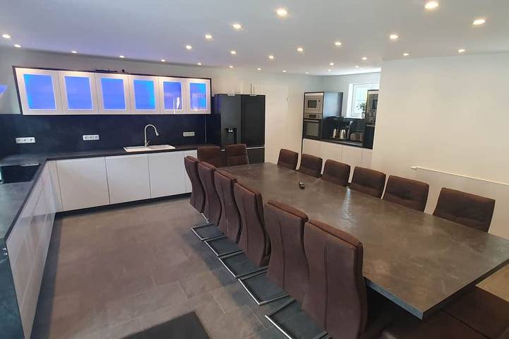 Ferienhaus für 24 Personen, mit Sauna und Garten sowie Whirlpool in Reichshof - 3