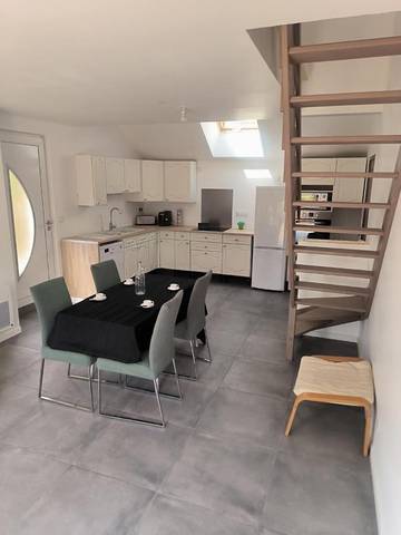 Gîte pour 6 personnes, avec jardin à Écommoy