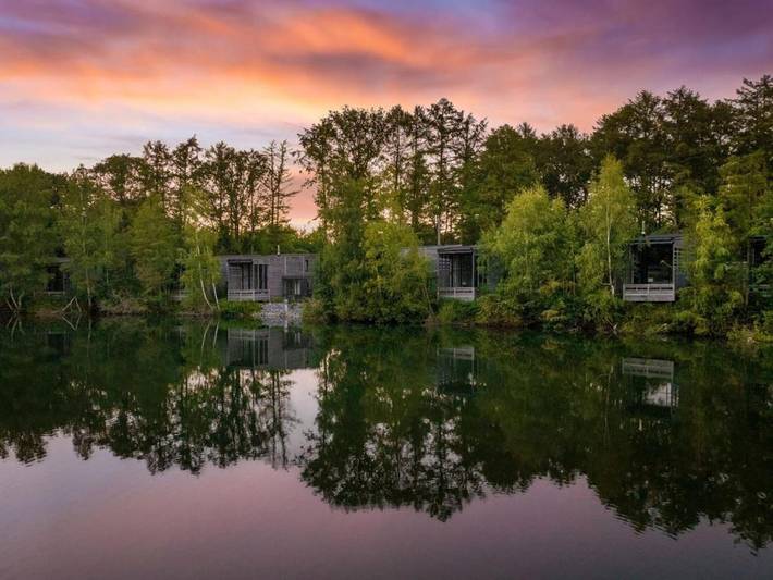 Location de vacances pour 6 personnes, avec jardin et balcon ainsi que vue sur le lac et piscine dans Hainaut