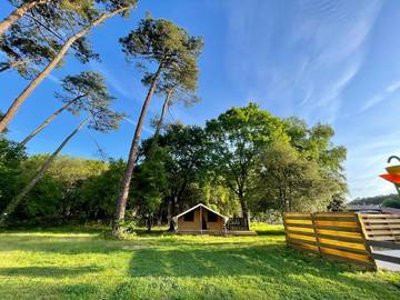 Tente pour 5 personnes, avec terrasse et jardin, animaux acceptés dans les Landes