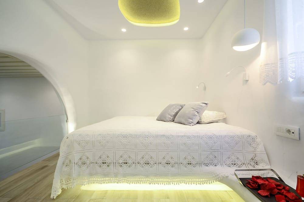 Grand Sea View Signature Suite with Jacuzzi in Cyclades