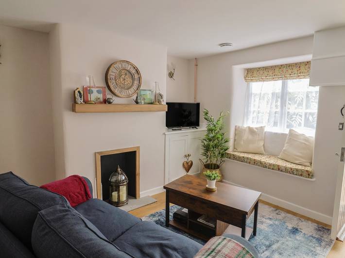 Cottage for 2 people, with garden, with pets in Bridport
