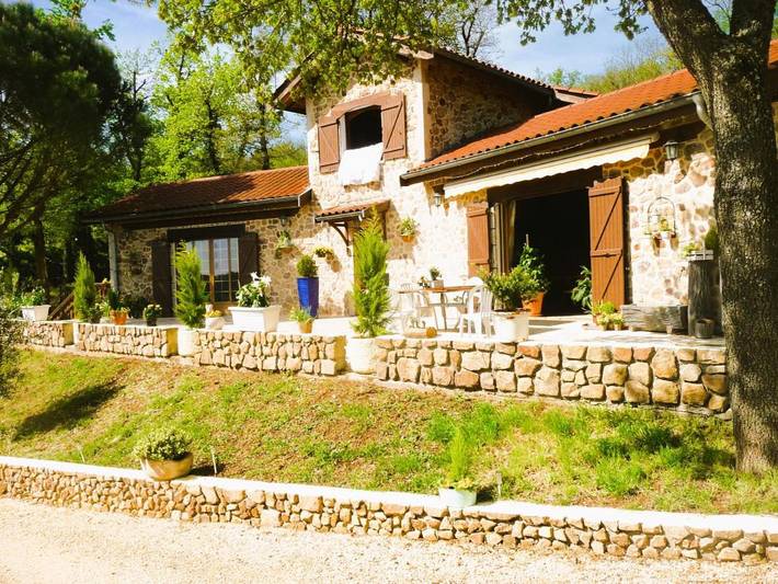 Gîte pour 4 personnes, avec bassin pour enfant ainsi que piscine et jardin à Taluyers - 3