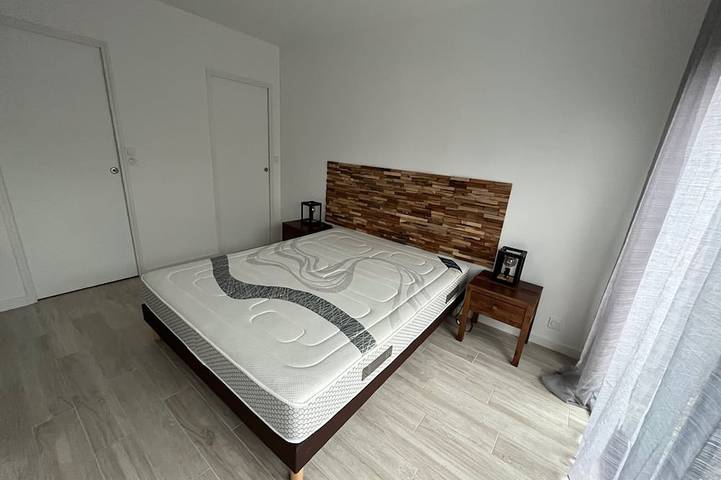 Gîte pour 3 personnes, avec piscine ainsi que terrasse et jardin à Le Tour-du-Parc - 2