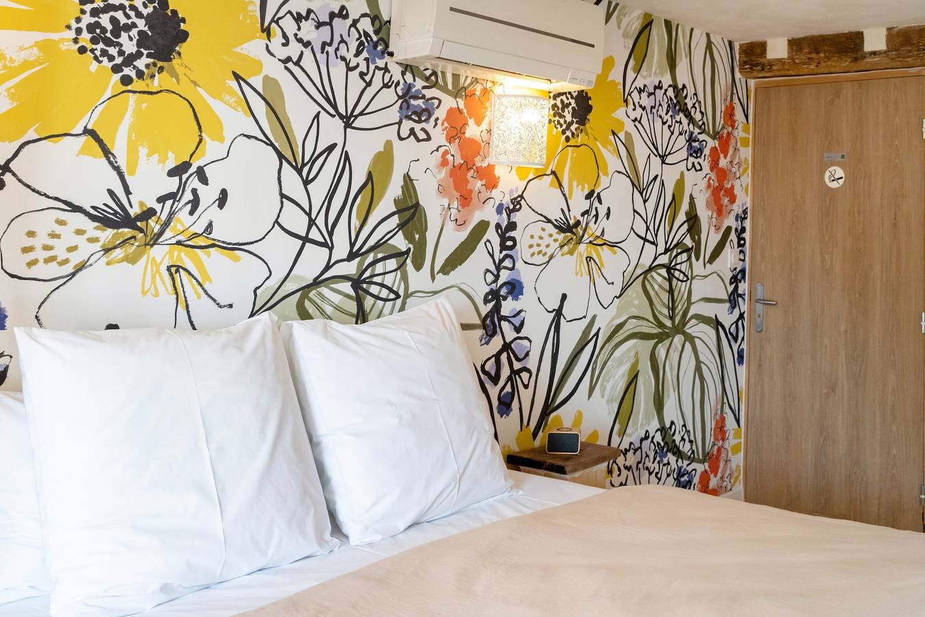 Chambre d'hôtes 'Maison Perbos 1556 - Lurra' avec piscine partagée, Wi-Fi et climatisation in La Bastide-Clairence, Région de Bayonne