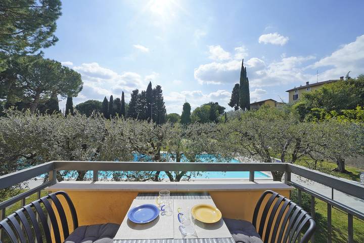 Ferienwohnung für 3 Personen, mit Garten und Pool sowie Balkon in Moniga del Garda