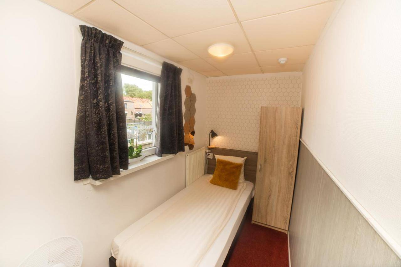 Double or Twin Room with Private Bathroom in Sluis, Flandre zélandaise