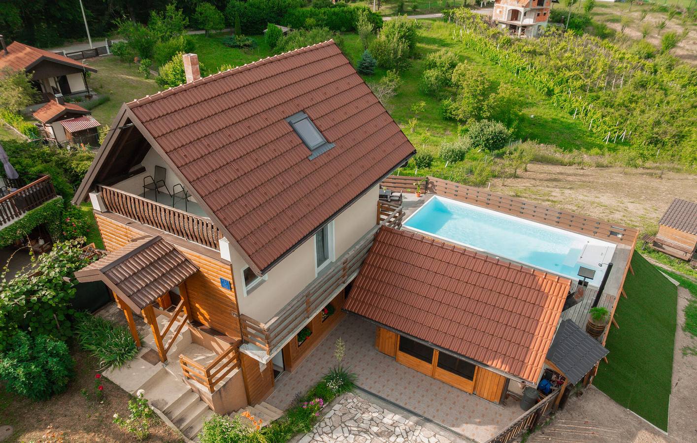 Geräumige 2-Zimmer-Wohnung mit Pool, Terrasse und Parkplatz in Donja Lomnica, Zagreb und Umgebung