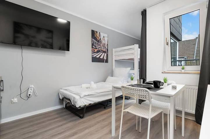 Appartement entier, Basic but comfortable, cosi - 30 min to DUsseldorf exhibition/fair, great value in Homberg/Ruhrort/Baerl, Duisbourg