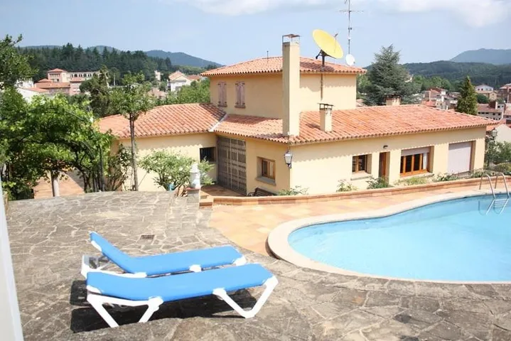 Casa de vacaciones para 10 personas, con piscina además de vistas y jardín - 1