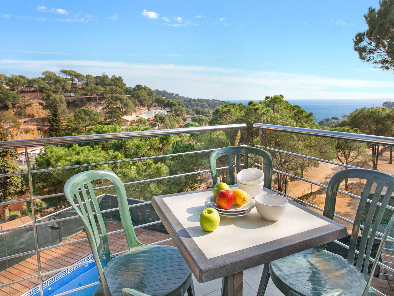 Modernes Haus mit privatem Pool und Bergblick, nahe Strand Costa Brava, Haustiere erlaubt in Font de Sant Llorenç, Lloret de Mar