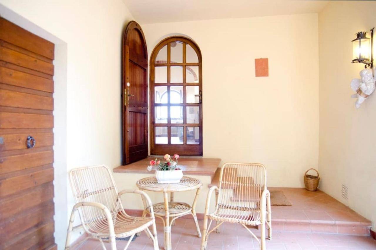 Podere Belvedere - Villa with private swimming-pool by Charming Italy Tour in Carmignano, Provincia di Prato