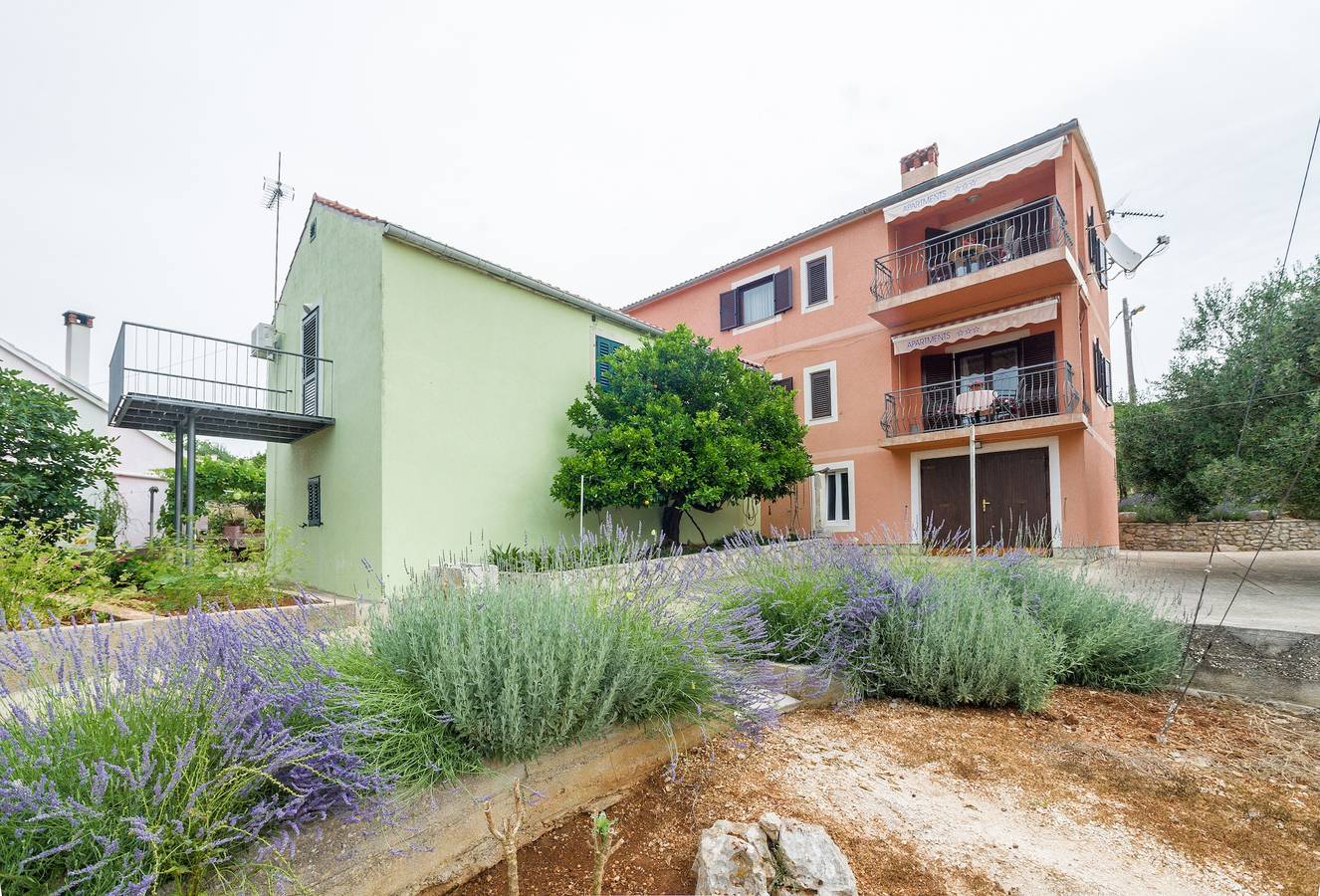 Ganze Wohnung, 2-Zimmer-Ferienwohnung mit Terrasse und Meerblick Bozava (Dugi otok) A-23903-a in Sali, Dugi Otok