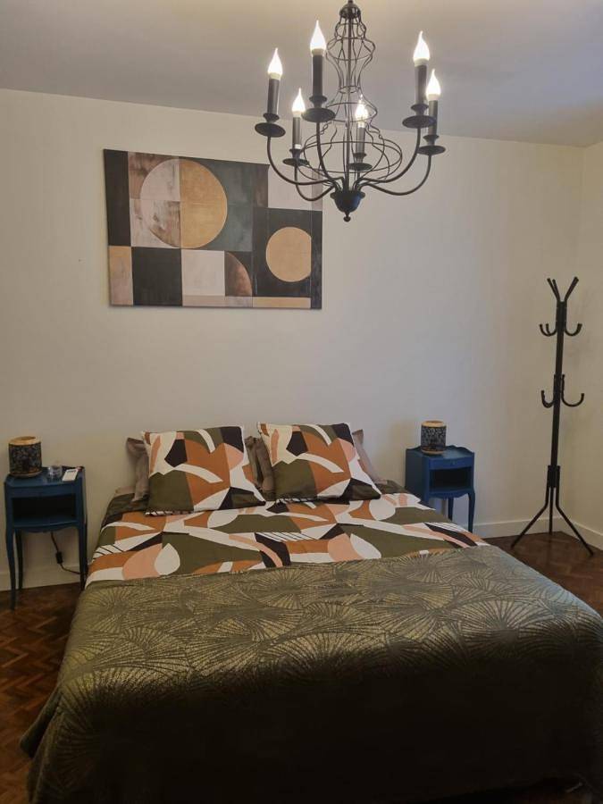 Gîte pour 5 personnes, avec jardin à Saint-Même-les-Carrières - 2