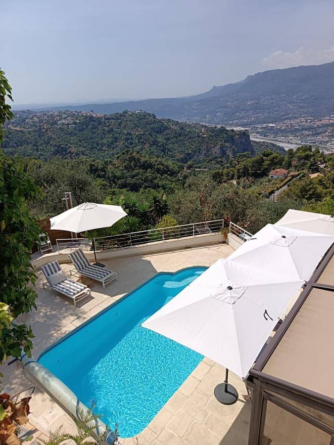 Gîte pour 2 personnes, avec piscine ainsi que vue et terrasse, animaux acceptés à Aspremont - 2