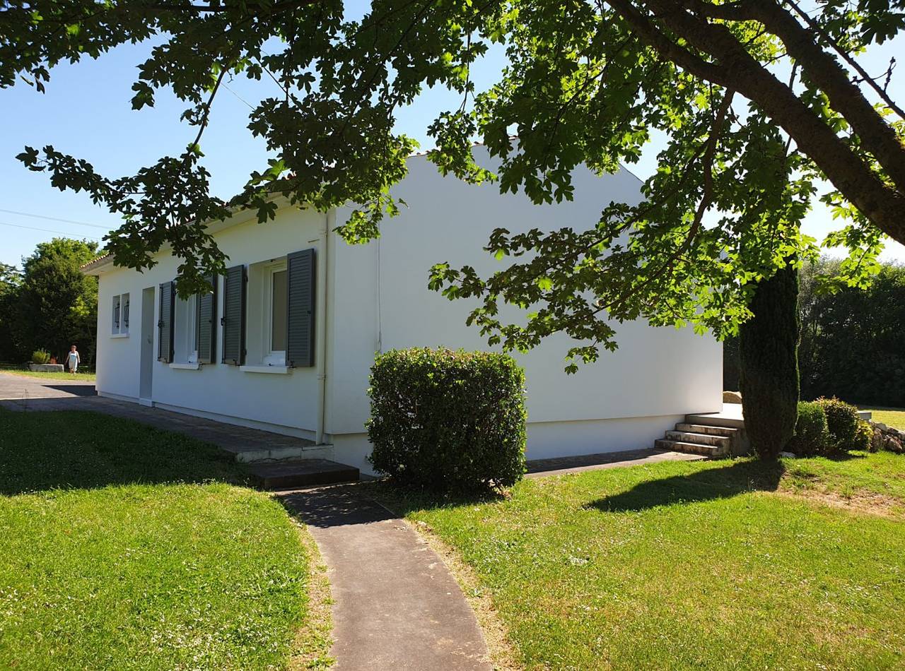 Le Bois Dormant in Saint-Jean-d'Angély, Région de Saint-Jean-d'Angély