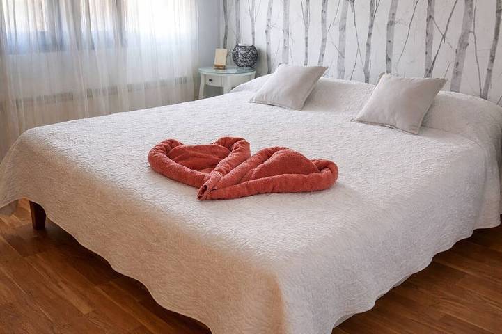Disconnect between mountains, with gym, music room and cinema (pets allowed). in Bustarviejo, Communaute de Madrid