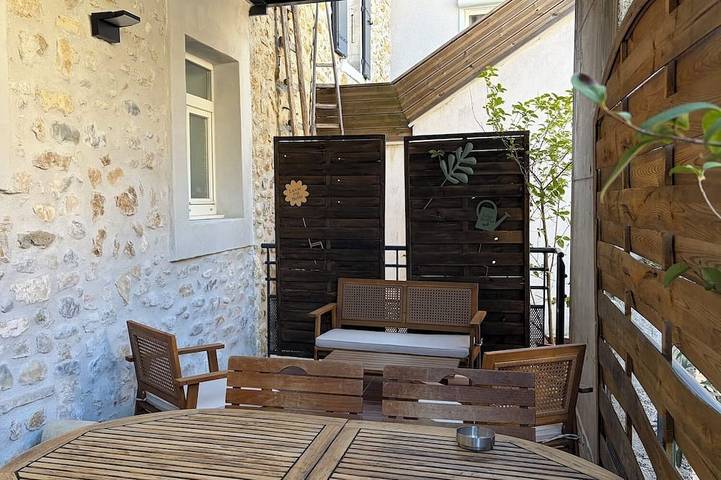 Gîte pour 4 personnes, avec piscine et terrasse