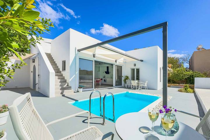 Villa für 4 Personen, mit Terrasse und Pool in Agia Pelagia