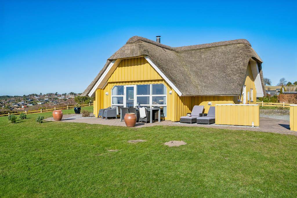 Ferienhaus am Strand von Egsmark mit Panorama­blick über die Ebeltoft Bucht und die Mols Berge – nahe Strand, Natur und den Sehenswürdigkeiten von Ebeltoft. in Egsmark Strand, Süddjursland