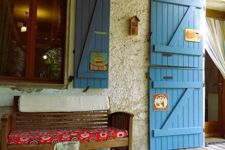 Location de vacances pour 6 personnes, avec jardin et piscine à Savasse