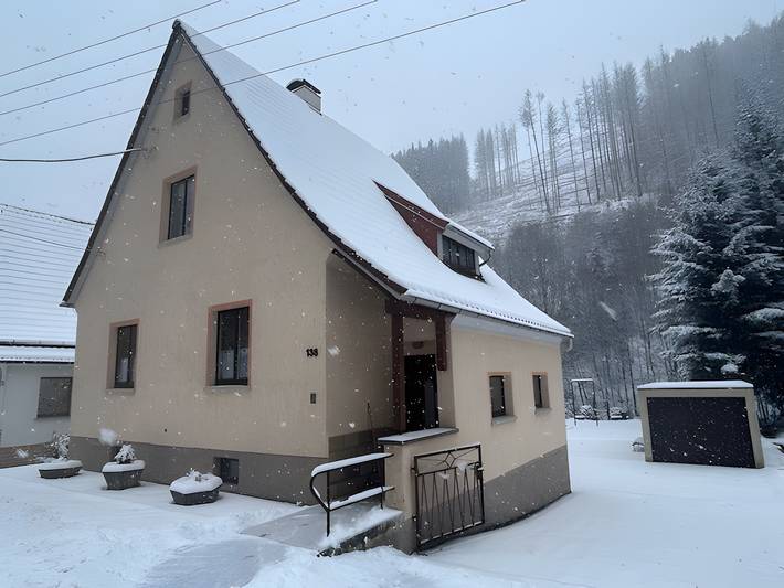 Ferienwohnung für 4 Personen, mit Garten und Balkon im Frankenwald