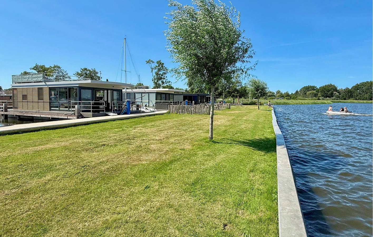 Hausboot für 4 Personen mit Seeblick in Friesland