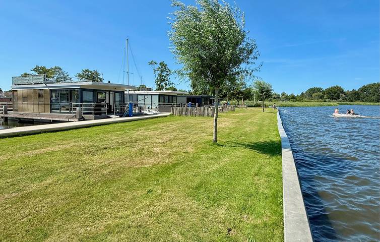 Hausboot für 4 Personen mit Terrasse in Friesland