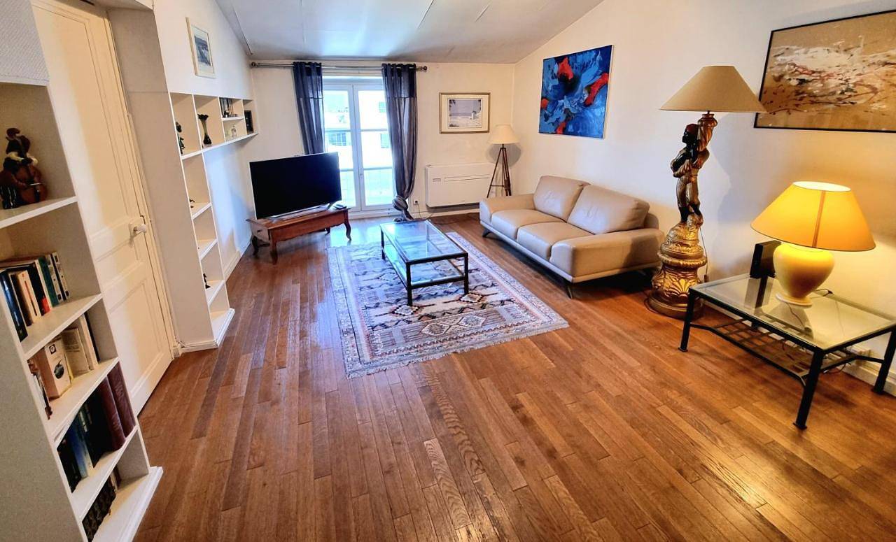 Appartement entier, One-Bedroom Apartment in Villefranche-sur-Saône, Beaujolais